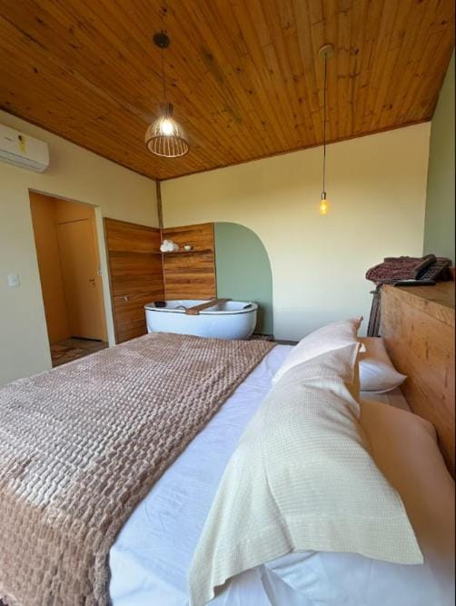 Viva Brotas Chalés e Cabanas com Cachoeira Inn in Brotas