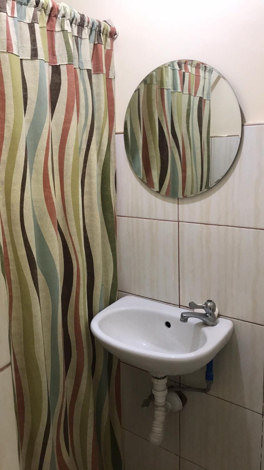 Shower, Toilet