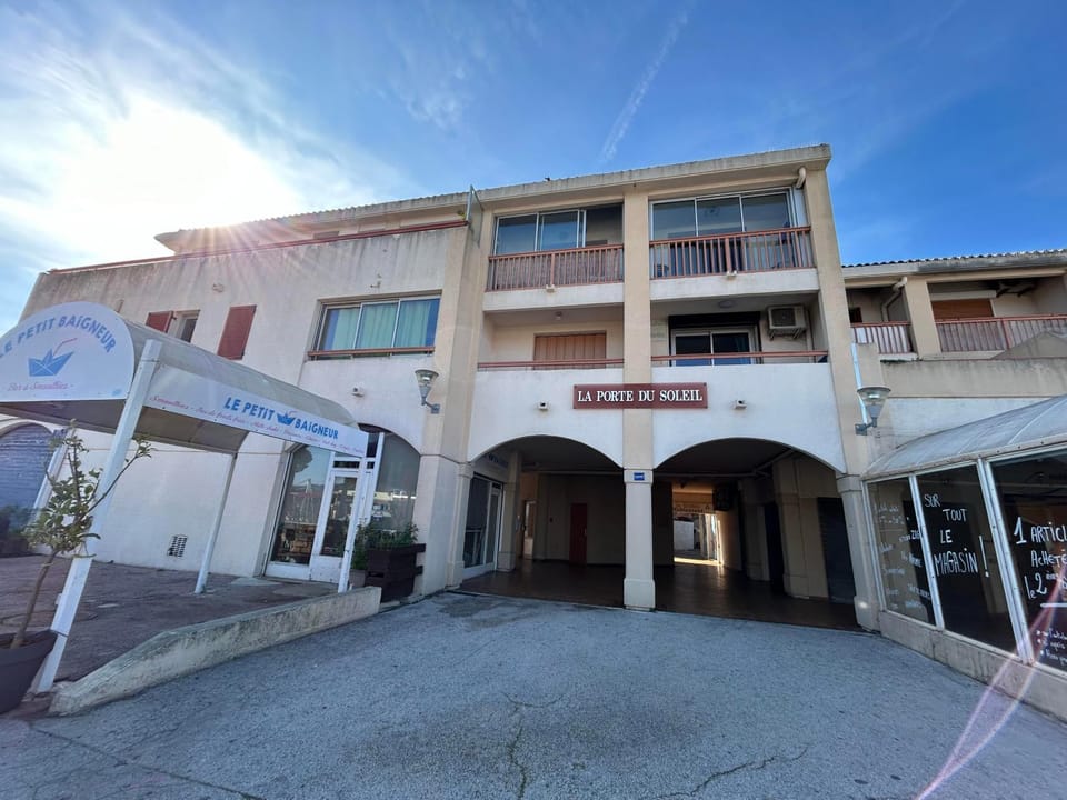 Property building, Facade/entrance