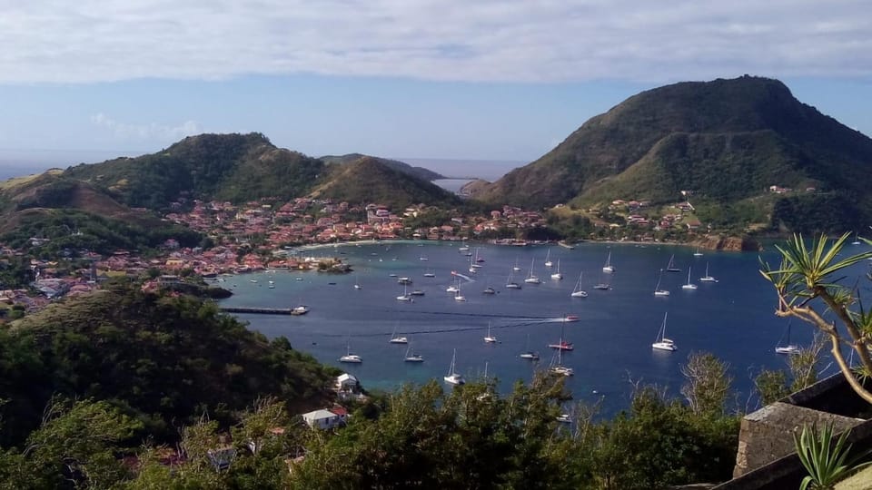 Beau F2 avec vue sur Les Saintes Apartment in Leeward Islands