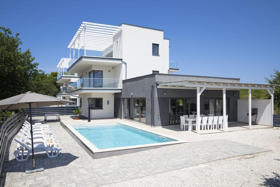 Property building, Patio, Swimming pool, sunbed