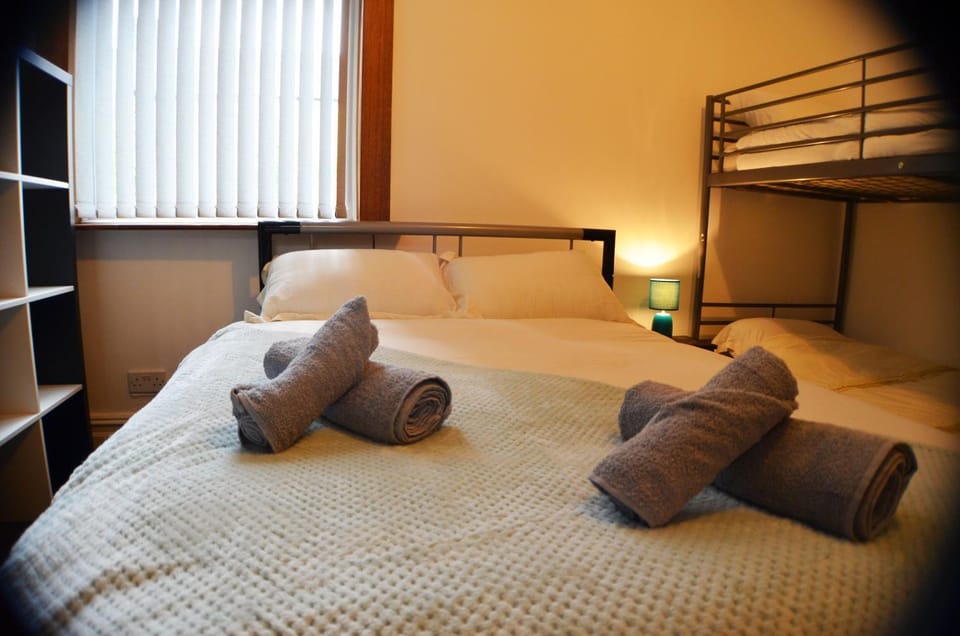Bed, bunk bed