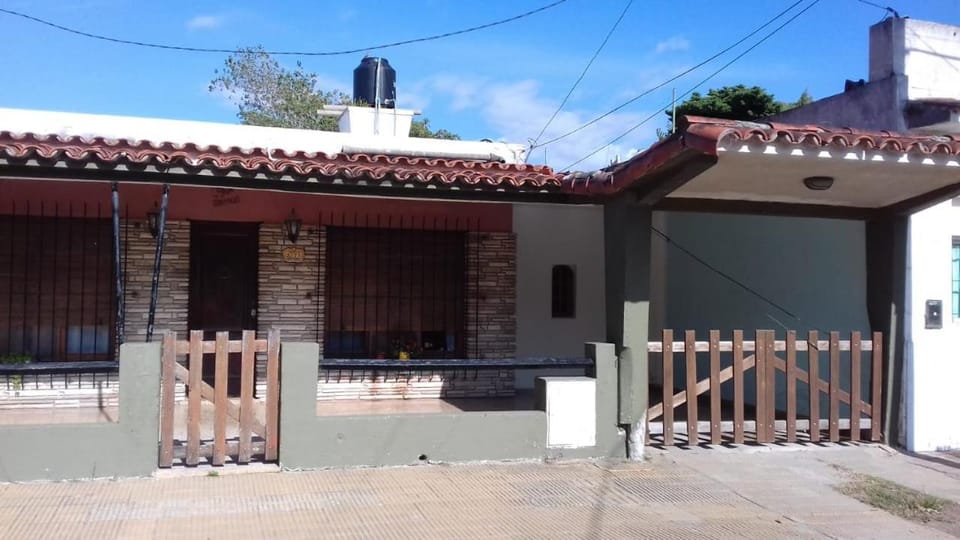 Mis 3 J House in San Clemente del Tuyú