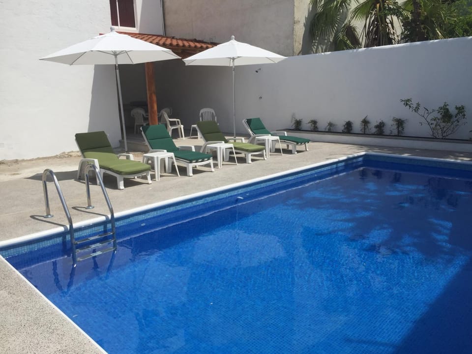 BBQ facilities, Swimming pool