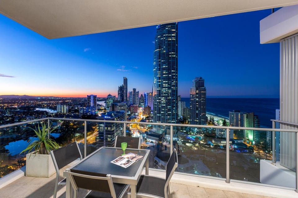 Balcony/Terrace, Living room, Seating area, Dining area, City view, Sea view, Sunrise, Sunset