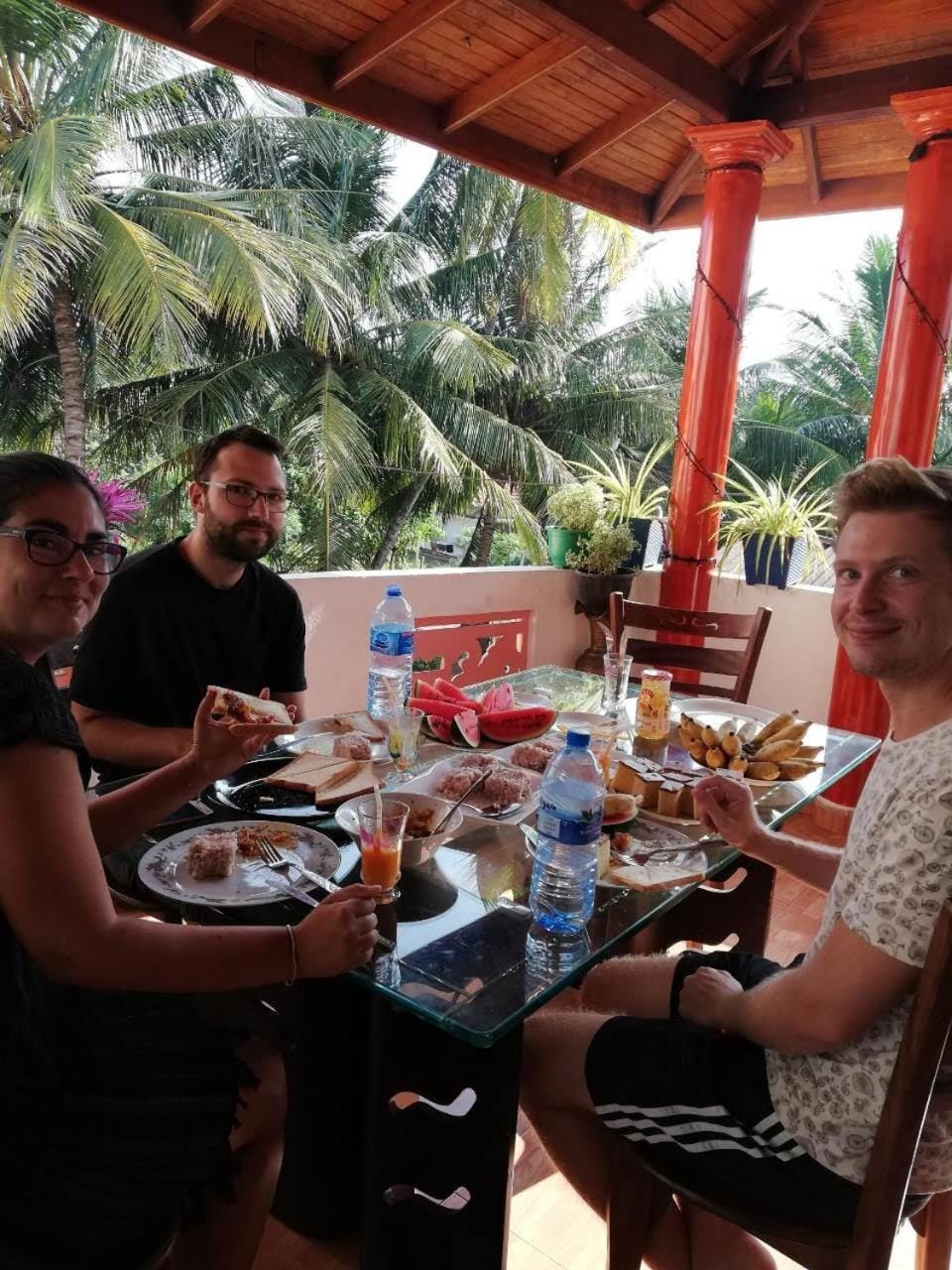 Restaurant/places to eat, People, Food and drinks, Food, Guests, Breakfast, Asian breakfast, American breakfast