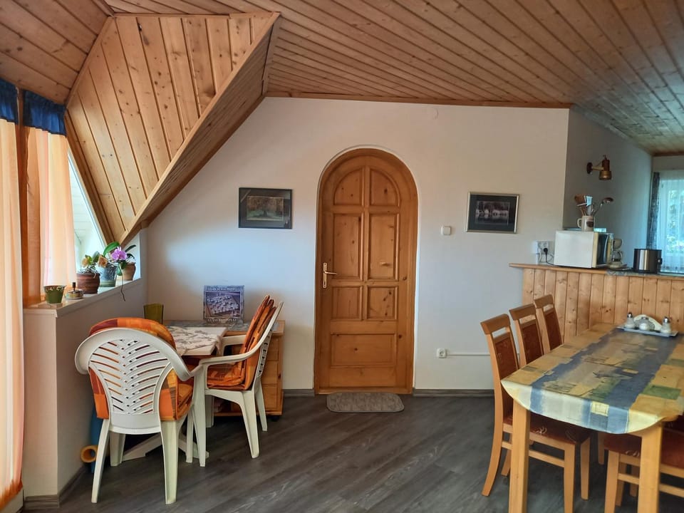 Living room, Area and facilities