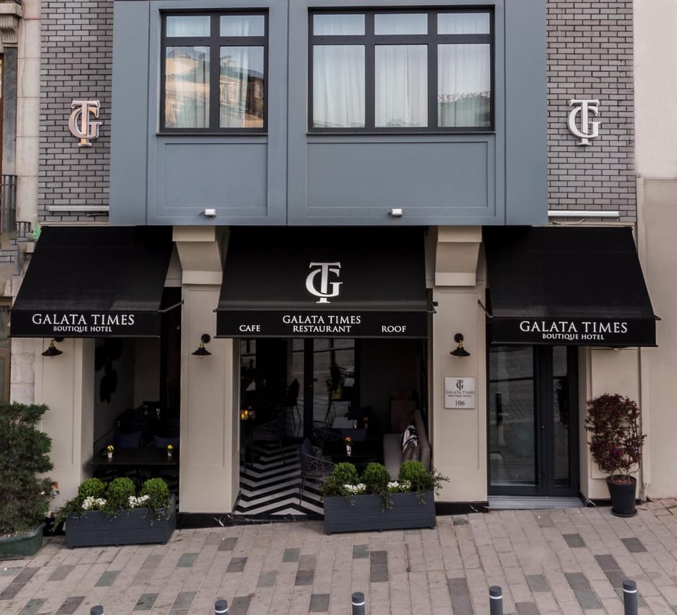 Facade/entrance, Property logo or sign, City view, Street view, Meals, Lunch, Dinner