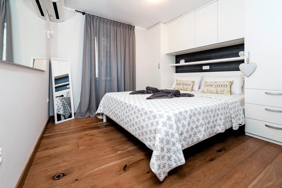 Bedroom, Inner courtyard view