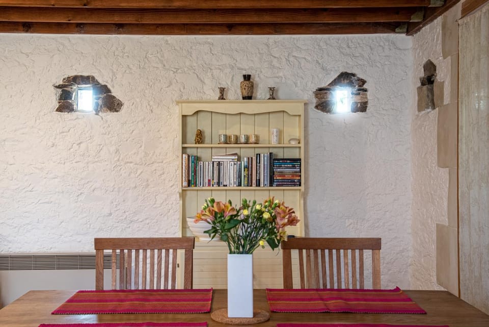 Library, Dining area