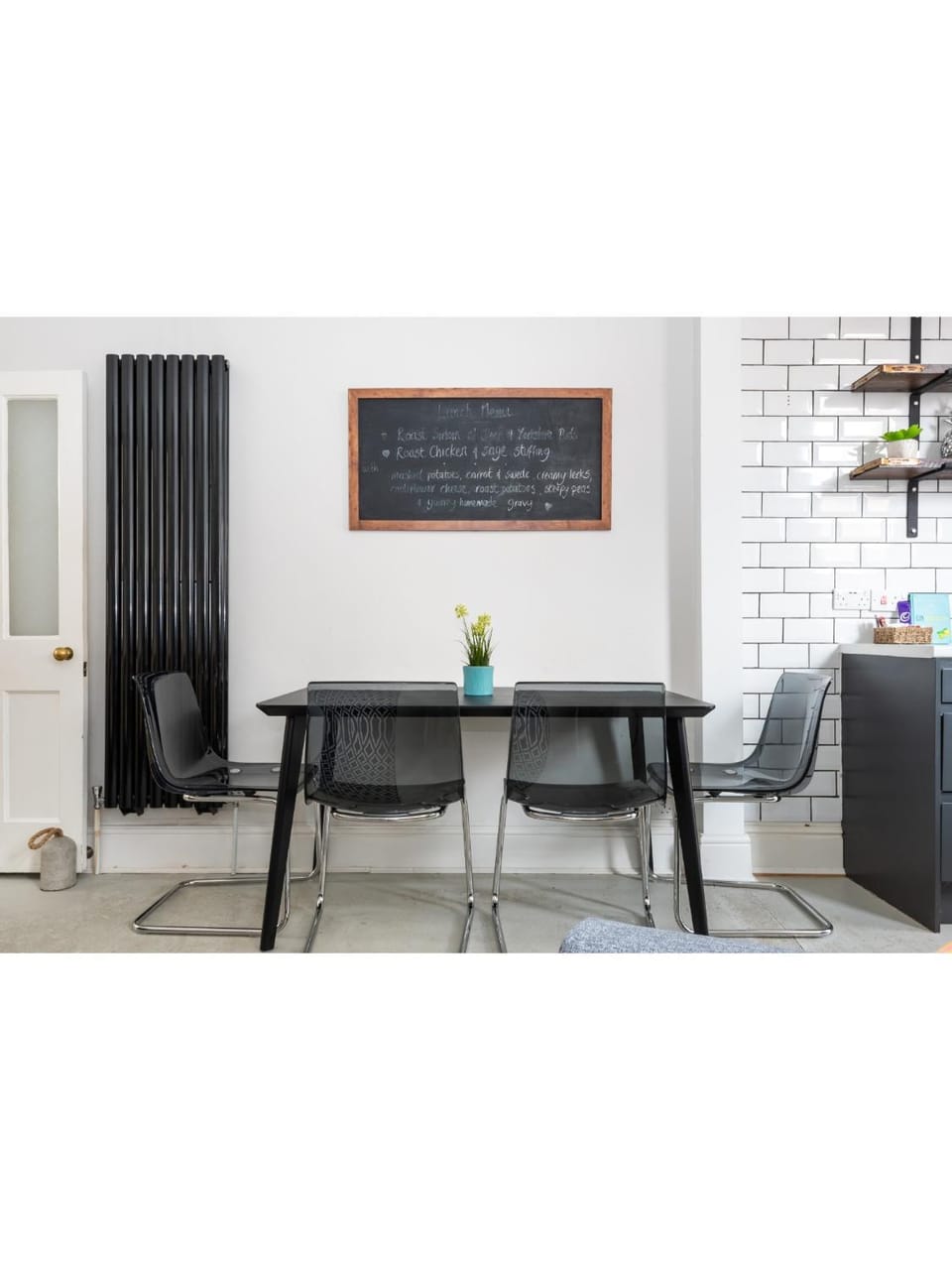 Seating area, Dining area