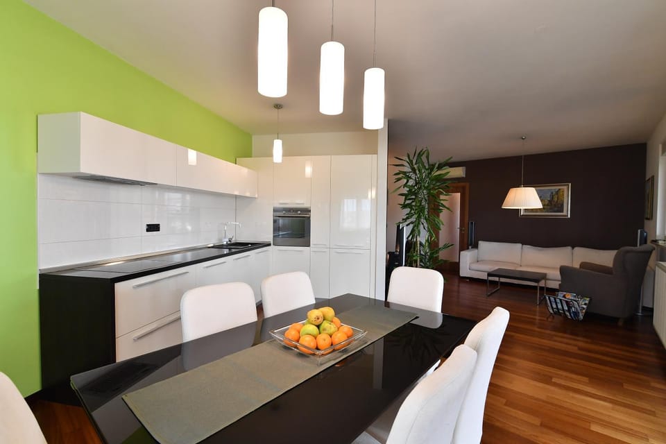 Kitchen or kitchenette, Living room, Dining area