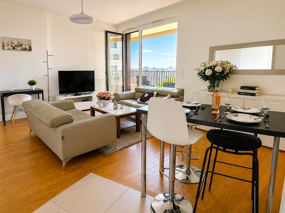 TV and multimedia, Living room, Dining area