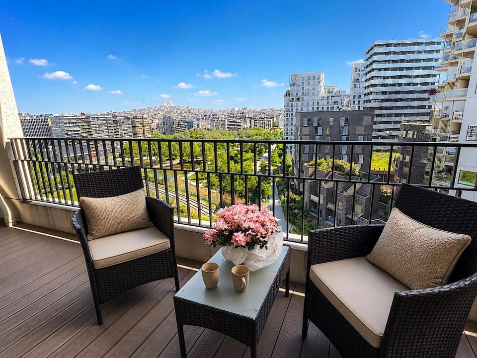 Property building, Day, View (from property/room), Balcony/Terrace, City view