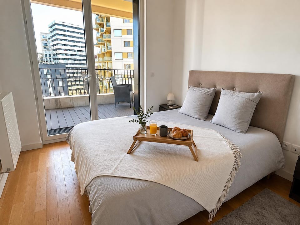 Bed, View (from property/room), Photo of the whole room, Bedroom, towels