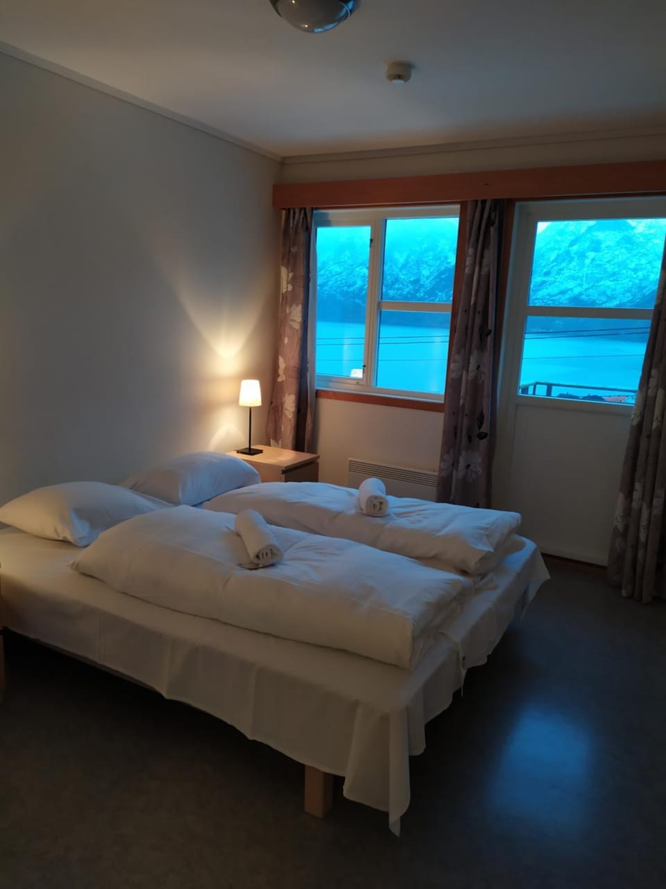 Bed, Bedroom, Sea view, towels