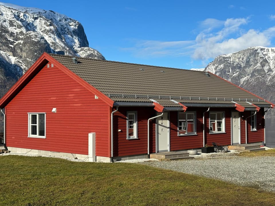 Property building, Day, Natural landscape, Mountain view, Sea view