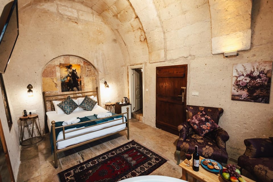 Bed, TV and multimedia, Coffee/tea facilities, Living room, Food and drinks, Photo of the whole room, Seating area, Bedroom, minibar