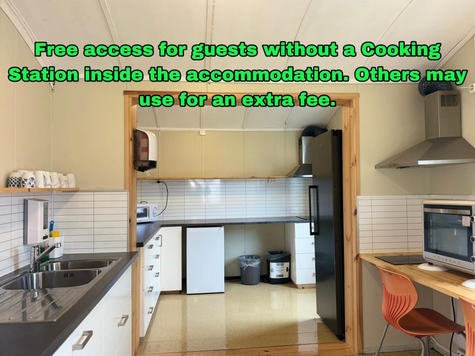 Kitchen or kitchenette, Text overlay, minibar, oven, toaster