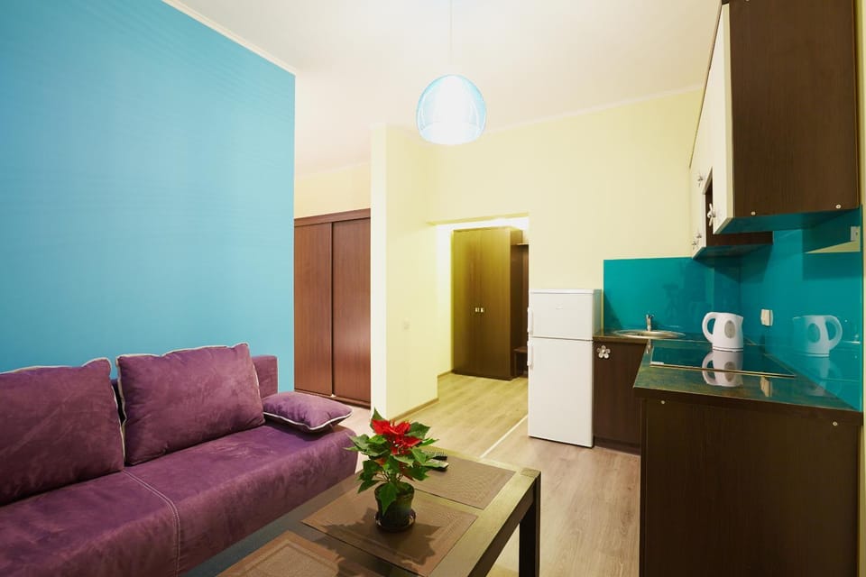 Kitchen or kitchenette, Living room, Seating area