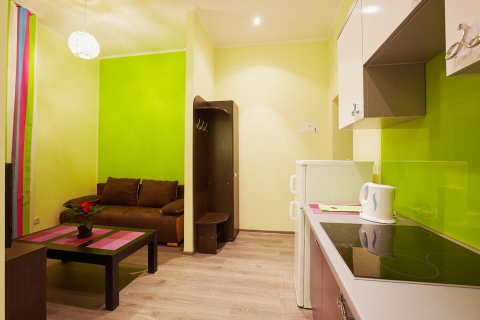 Kitchen or kitchenette, Seating area