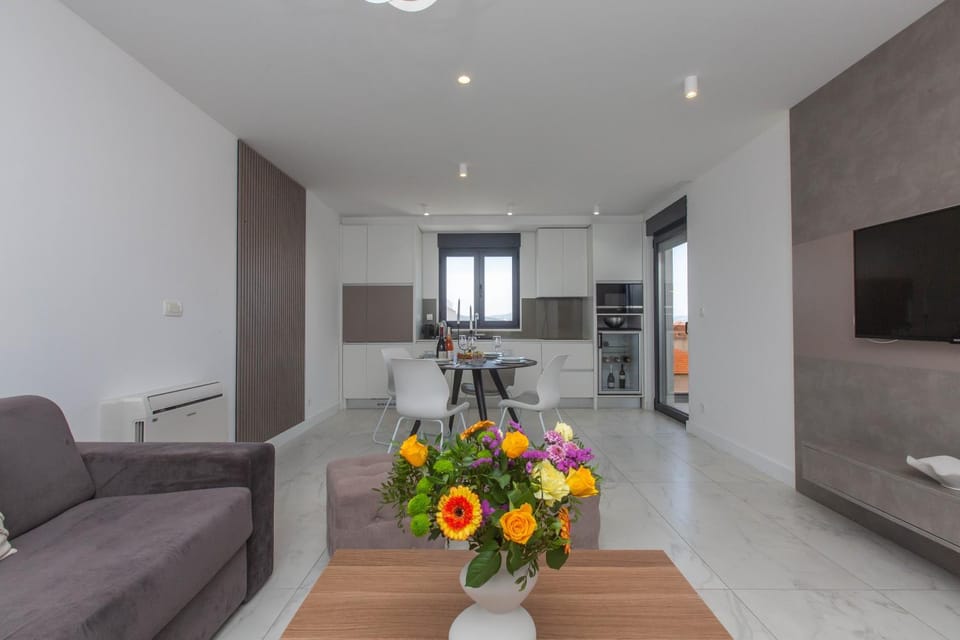 Villa 23 A heated pool Apartment in Okrug Gornji