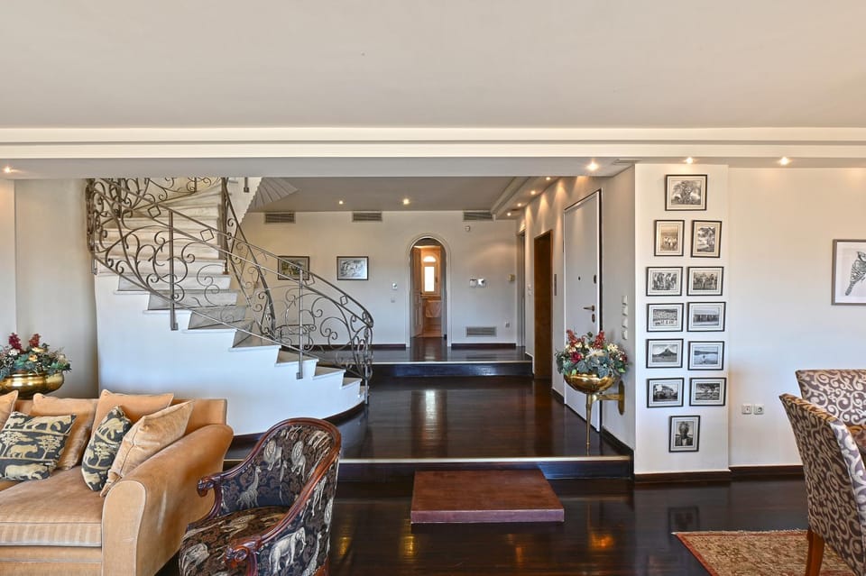 Living room, Seating area