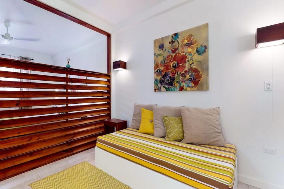 Rainforest Suite at Casa DV Suites -Gold Standard Certified Apartment in Belize District