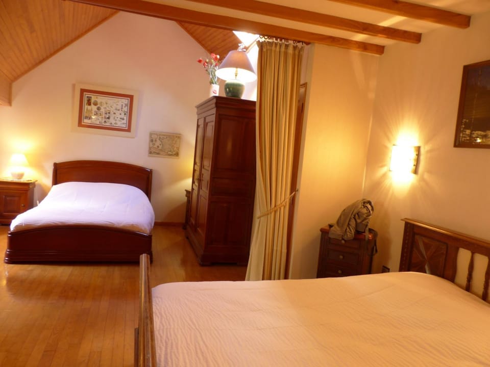 Property building, Photo of the whole room, Hiking, Hiking, Cycling, Cycling, Family, Family, Family