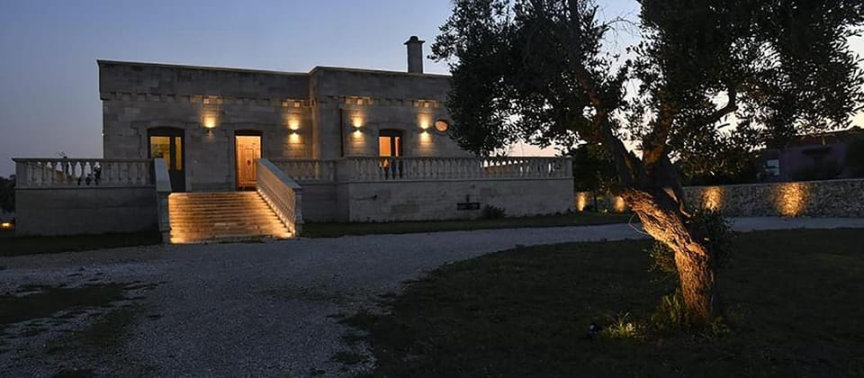 Property building, Facade/entrance, Garden