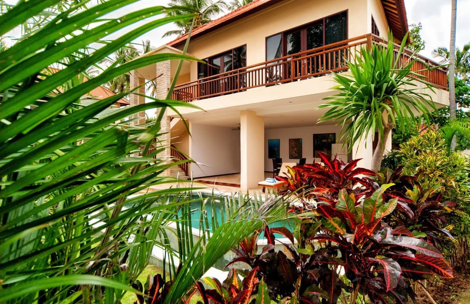 Property building, Garden, Balcony/Terrace, Garden view, Pool view