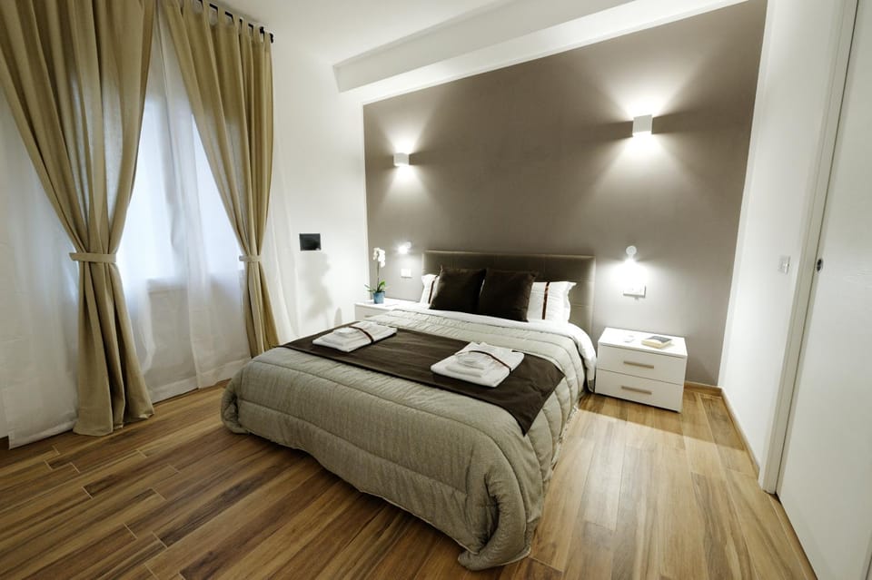 Bed, Photo of the whole room, Decorative detail