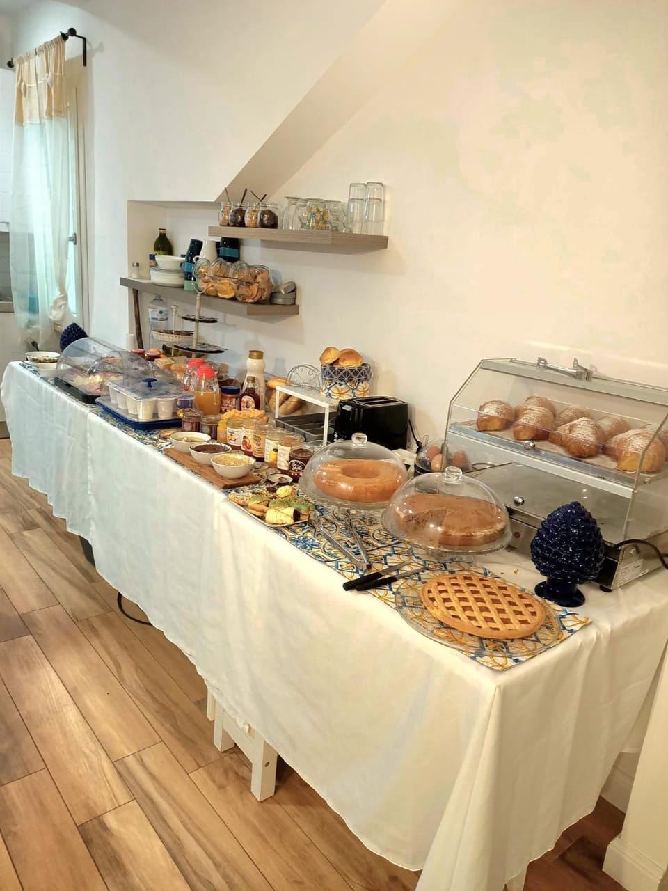 Breakfast, Continental breakfast, Buffet breakfast