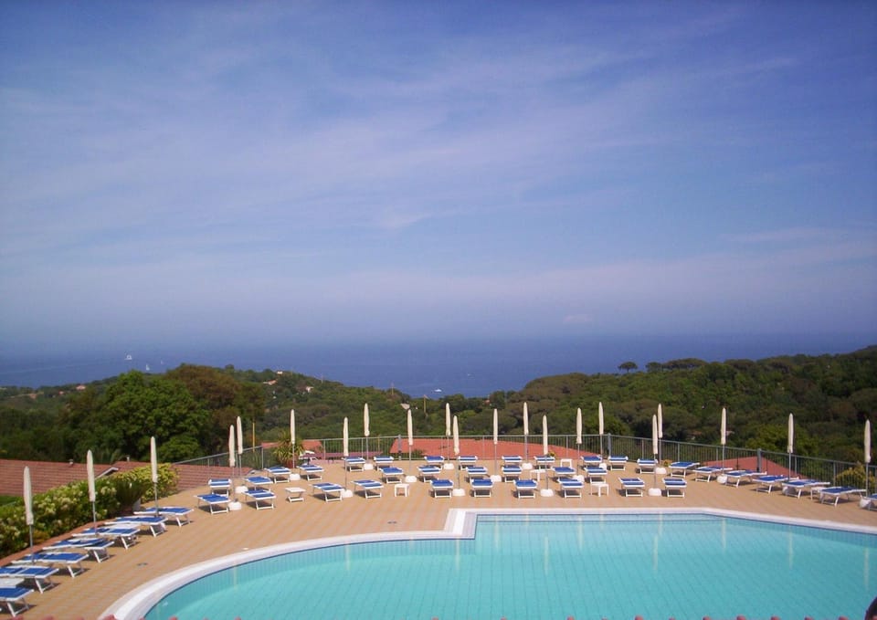 Swimming pool, Breakfast