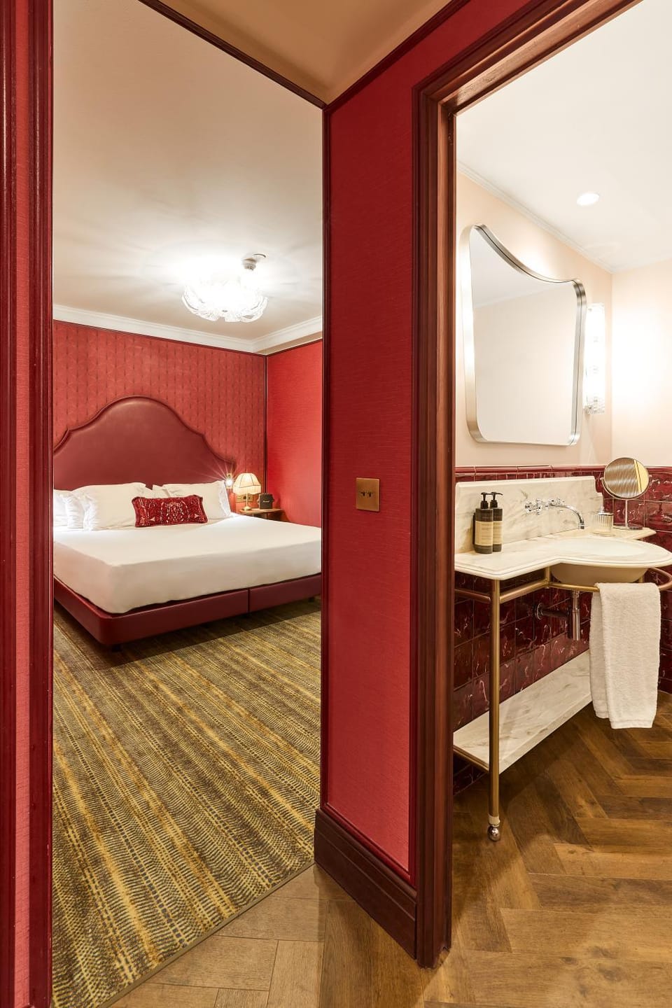 Bed, Bathroom