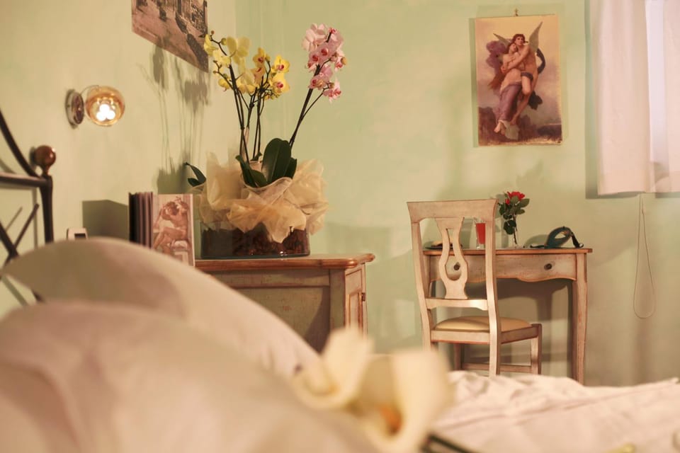 Bed, Photo of the whole room, Decorative detail