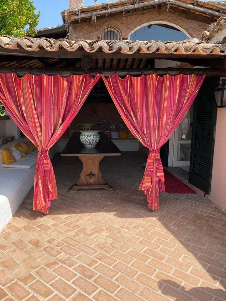Property building, Patio, Balcony/Terrace