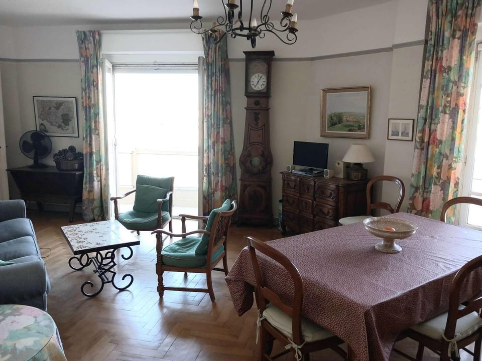 Appart 6 pièces pour 8 pers. à St Raphaël, centre-ville proche plage - FR-1-226A-43 Apartment in Saint-Raphael