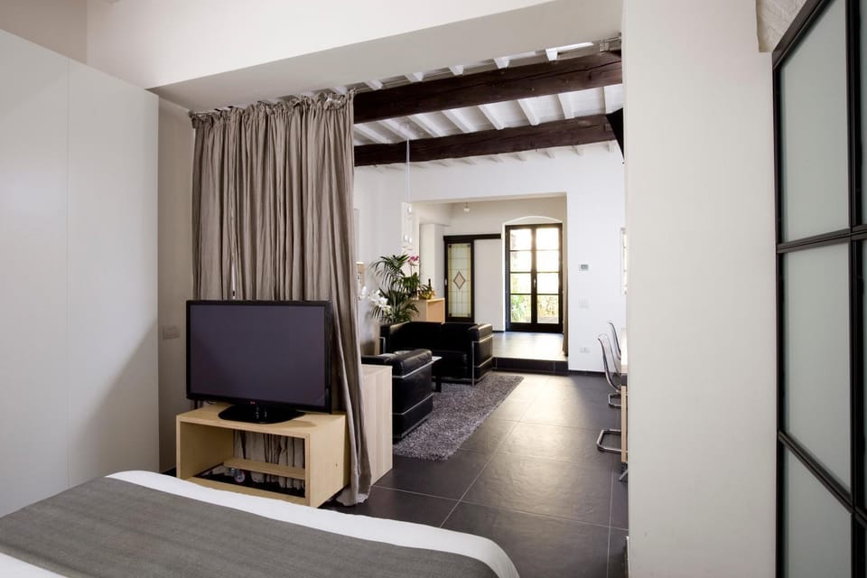 Communal lounge/ TV room, Bed, TV and multimedia, Living room