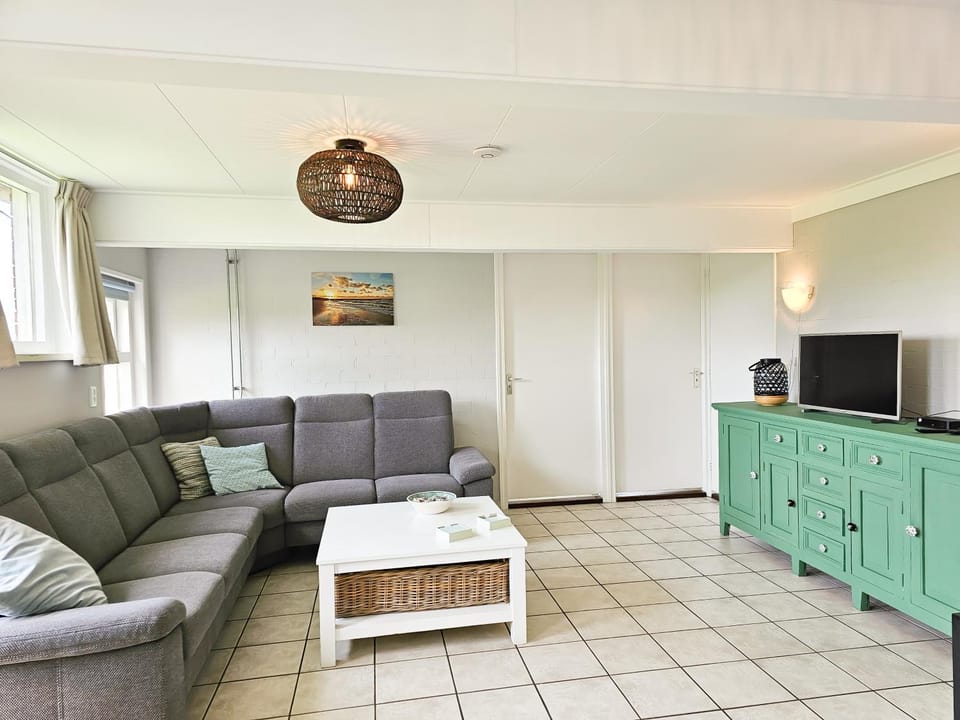 TV and multimedia, Seating area