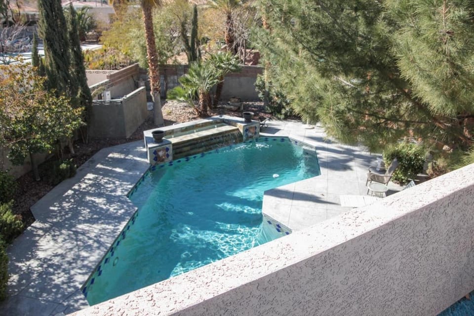 Patio, Day, Natural landscape, View (from property/room), Balcony/Terrace, Pool view, Swimming pool, Swimming pool, sunbed