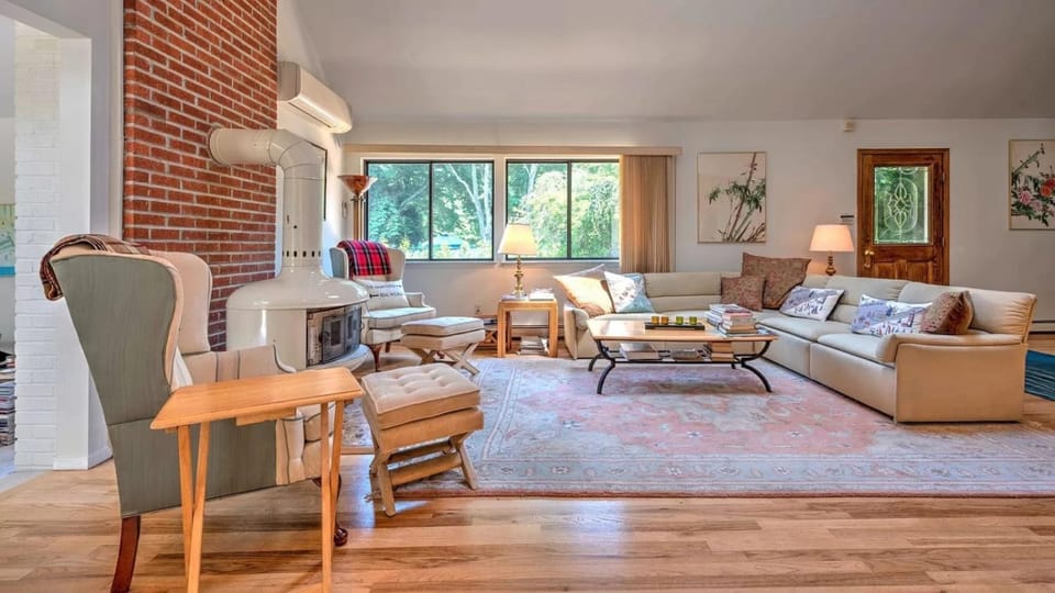 View (from property/room), Living room, Decorative detail, Seating area, fireplace