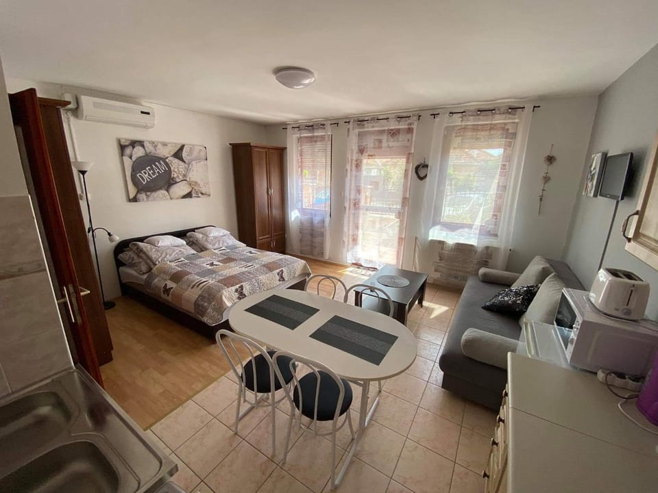 Living room, Photo of the whole room