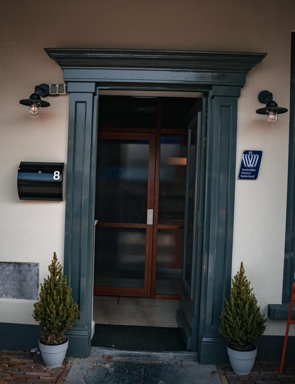 Facade/entrance