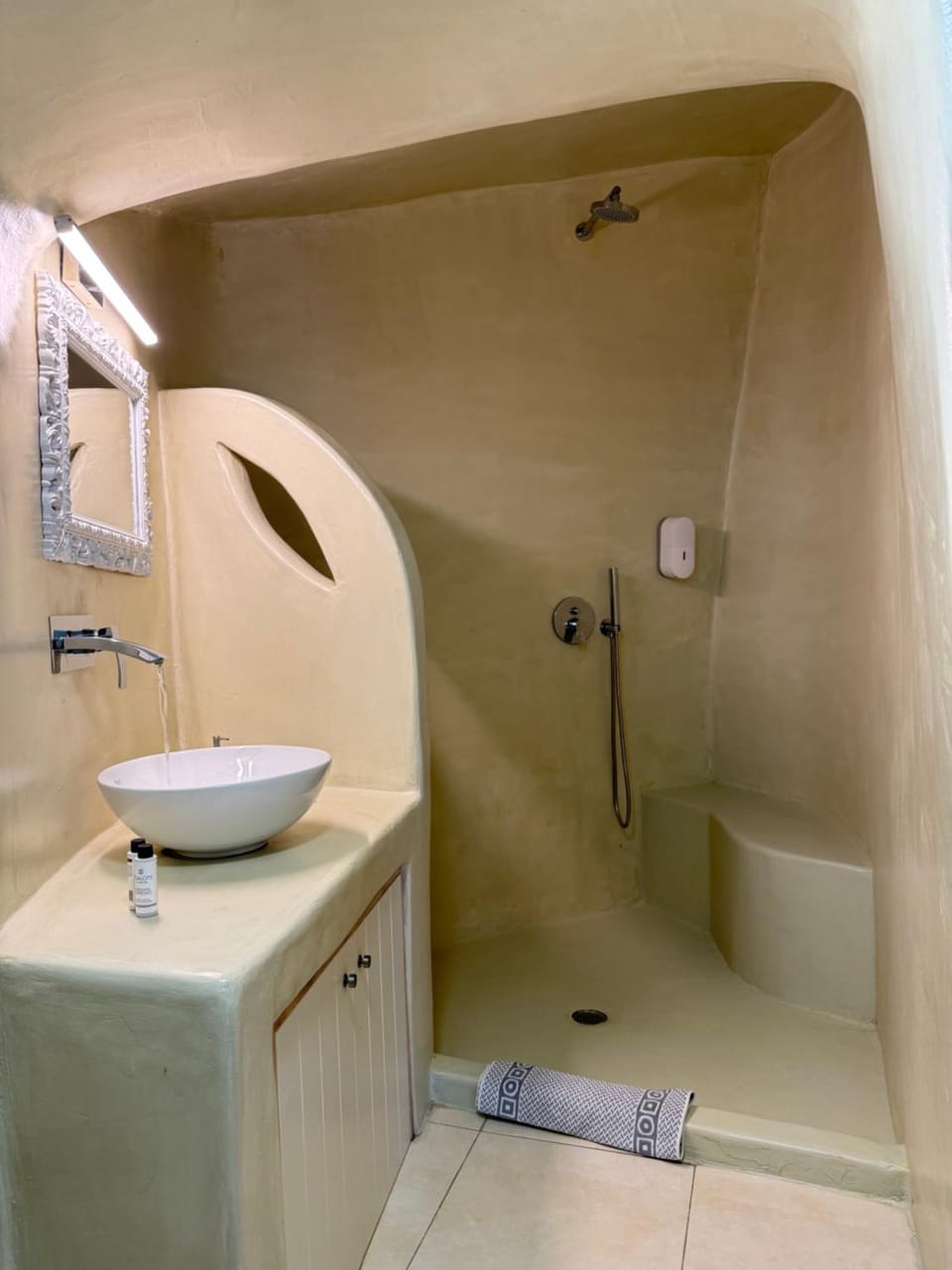 SantoCaves House in Santorini