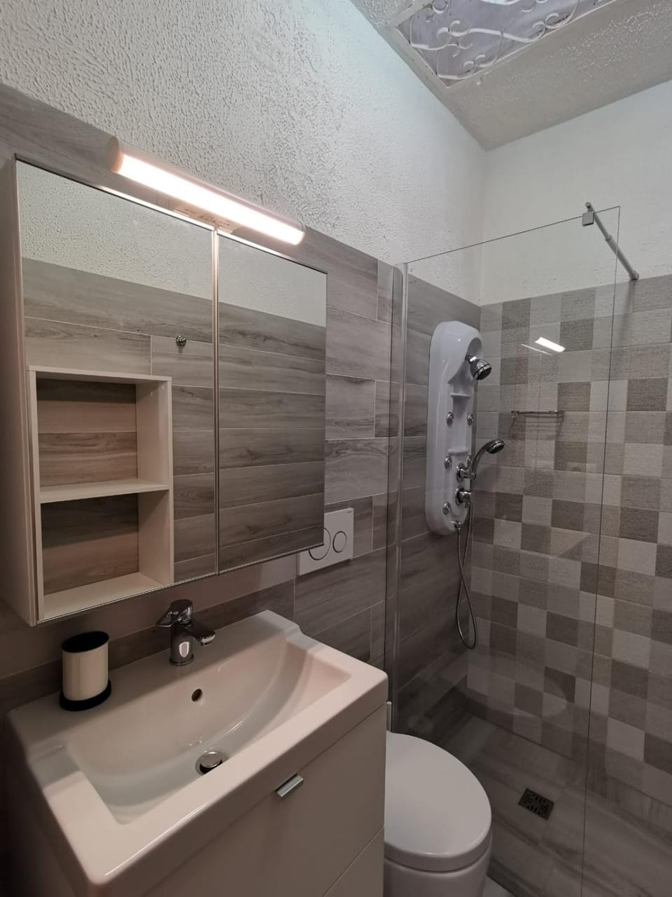 Shower, Toilet, Bathroom