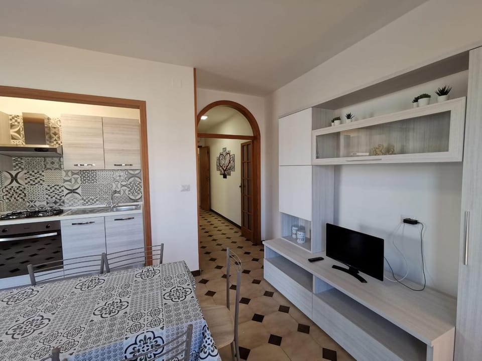 Kitchen or kitchenette, Living room, Dining area