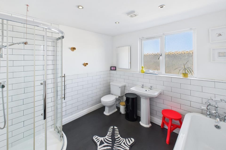 Shower, Toilet, Bathroom, Bath