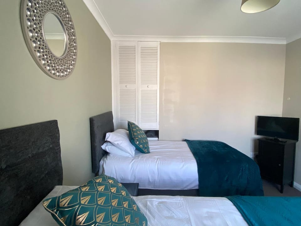 By Buildersbeds - Hill House 3 Bedrooms House in Romford