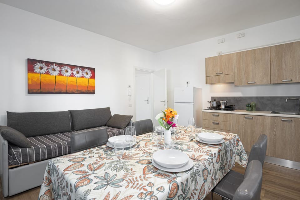 Dining area, kitchen